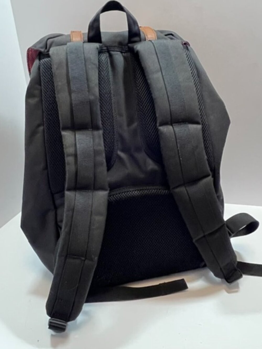 The Herschel Supply Co Retreat Backpack w/Laptop Slot Drawstring Closure Black - Picture 12 of 16